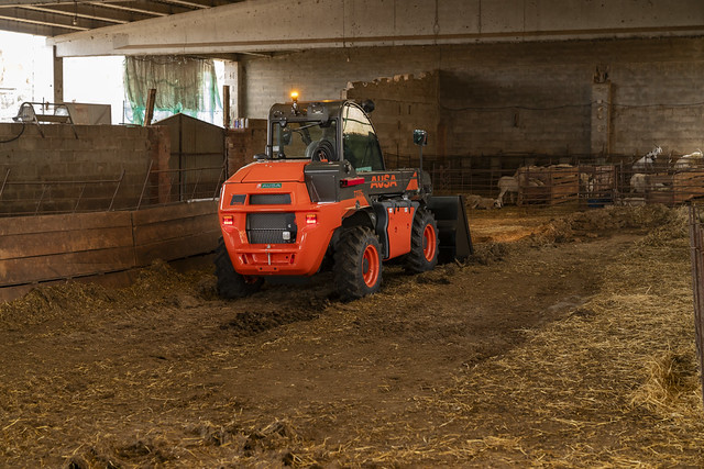 AUSA T235H Telehandler