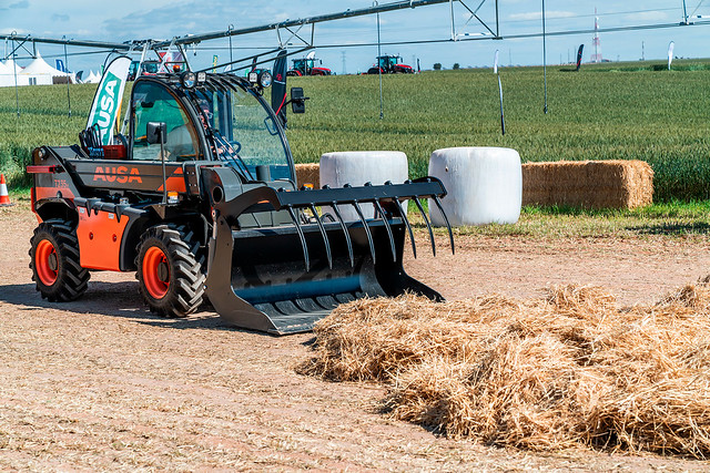 AUSA T204H Telehandler