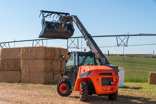 AUSA T204H Telehandler